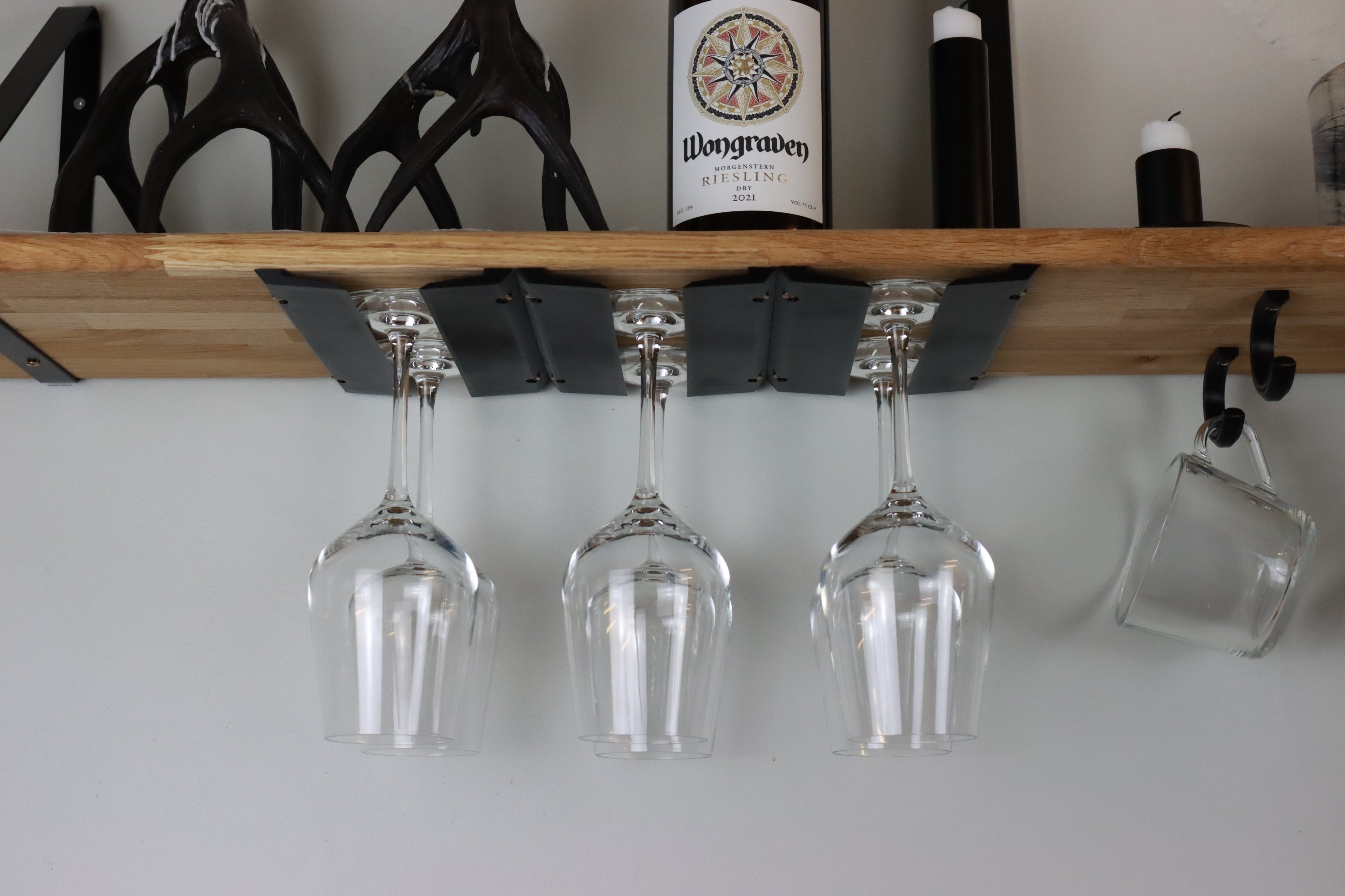 Minimalistisk Vinglasrack Justerbar Bredd - Diskret och Elegant Förvaring