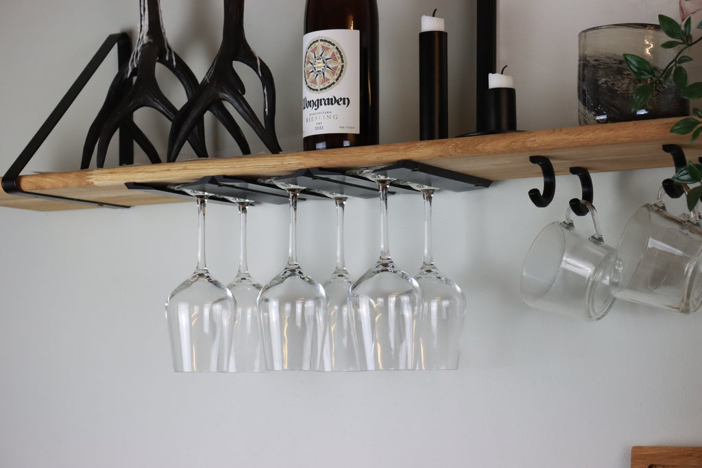 Minimalistisk Vinglasrack Justerbar Bredd - Diskret och Elegant Förvaring