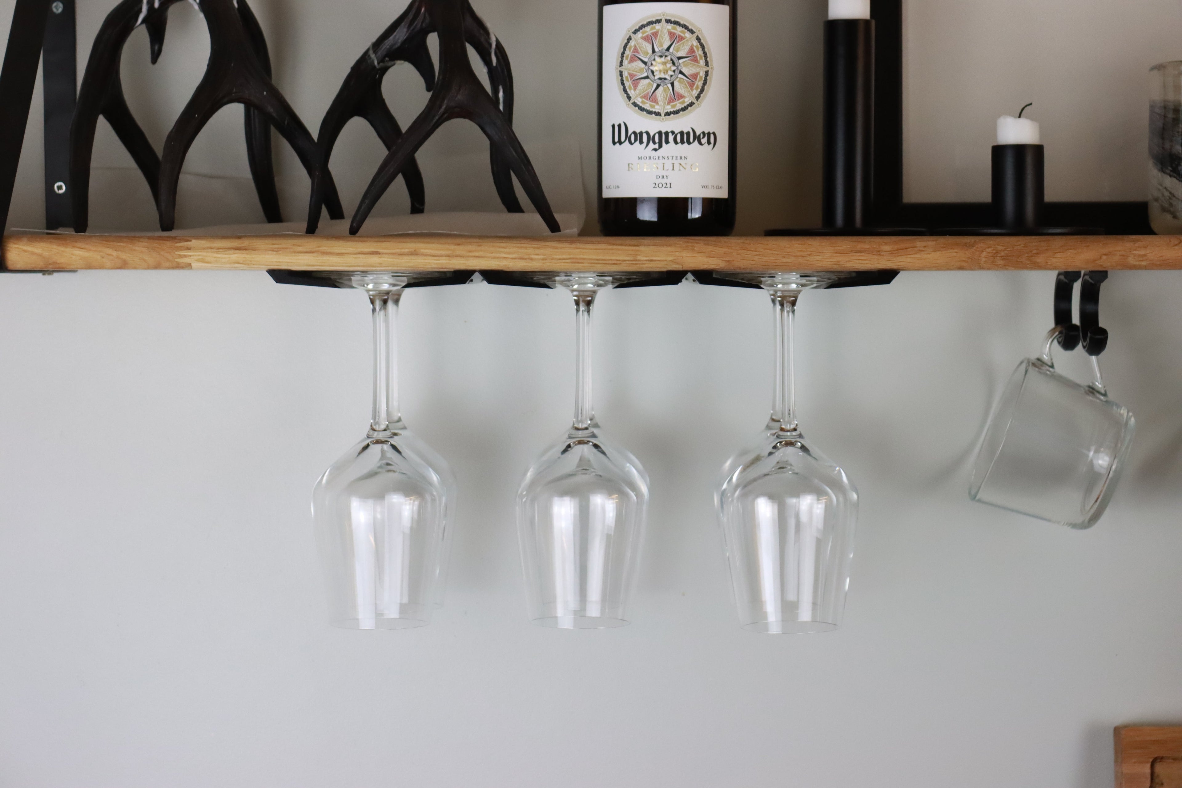 Minimalistisk Vinglasrack Justerbar Bredd - Diskret och Elegant Förvaring